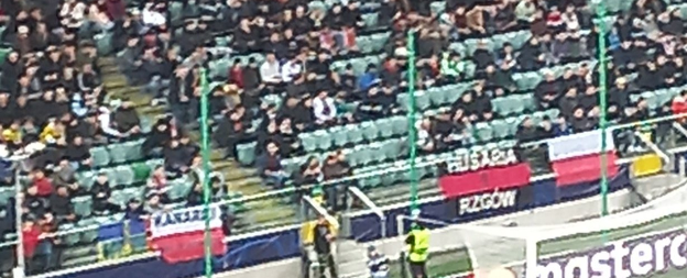 Interwencja ochrony na meczu Szachtara. Powodem flaga klubu z Polski. Barwy "UPA" prowokowały skojarzenia?