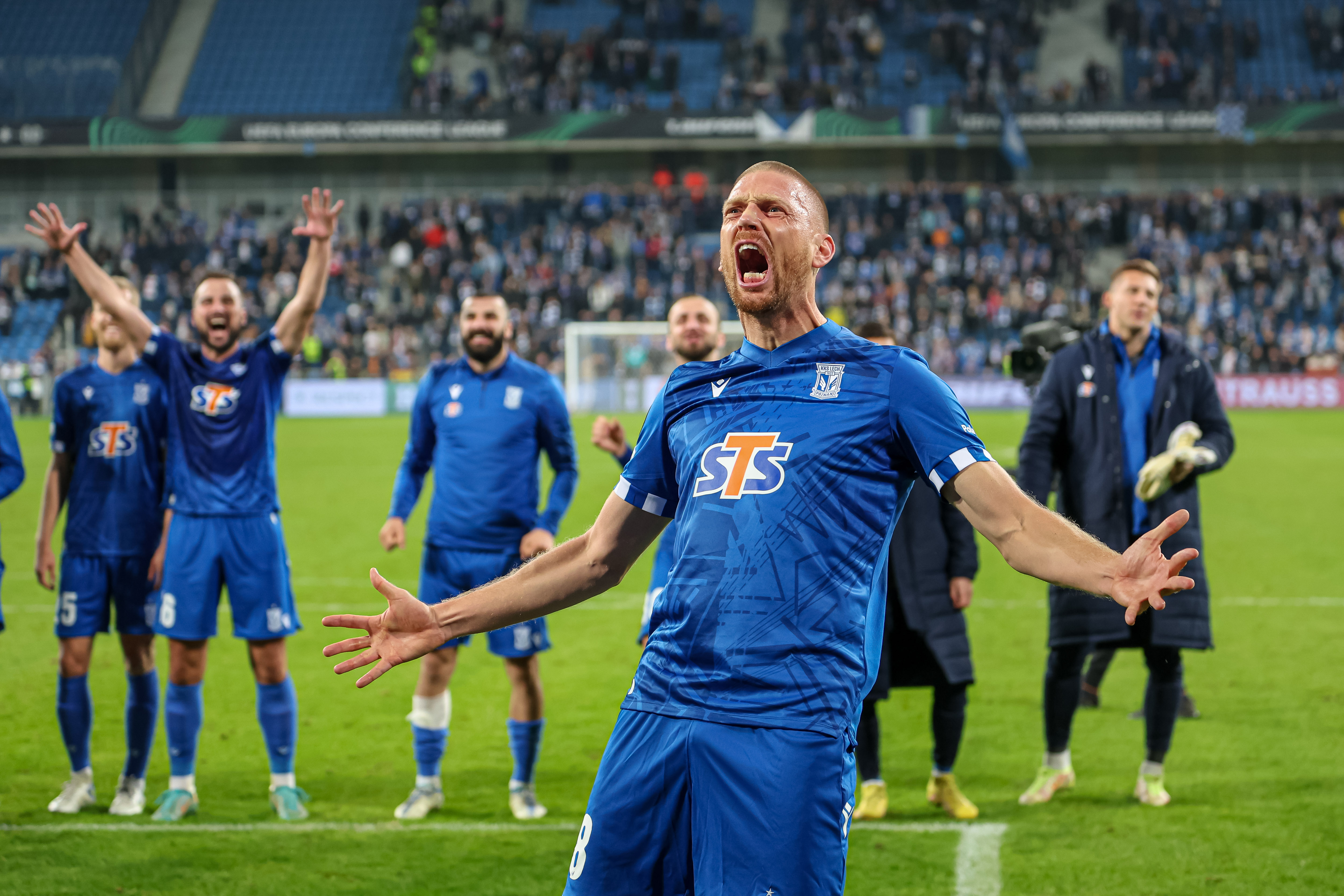 "Niech żyje Lech Poznań!". Czesi dziękują drużynie van den Broma. Sukces Polaków niezwykle pomógł sąsiadom