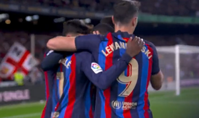 Lewandowski nie strzelił, ale wyręczyli go koledzy. Pewne zwycięstwo FC Barcelony na pożegnanie Pique [WIDEO]