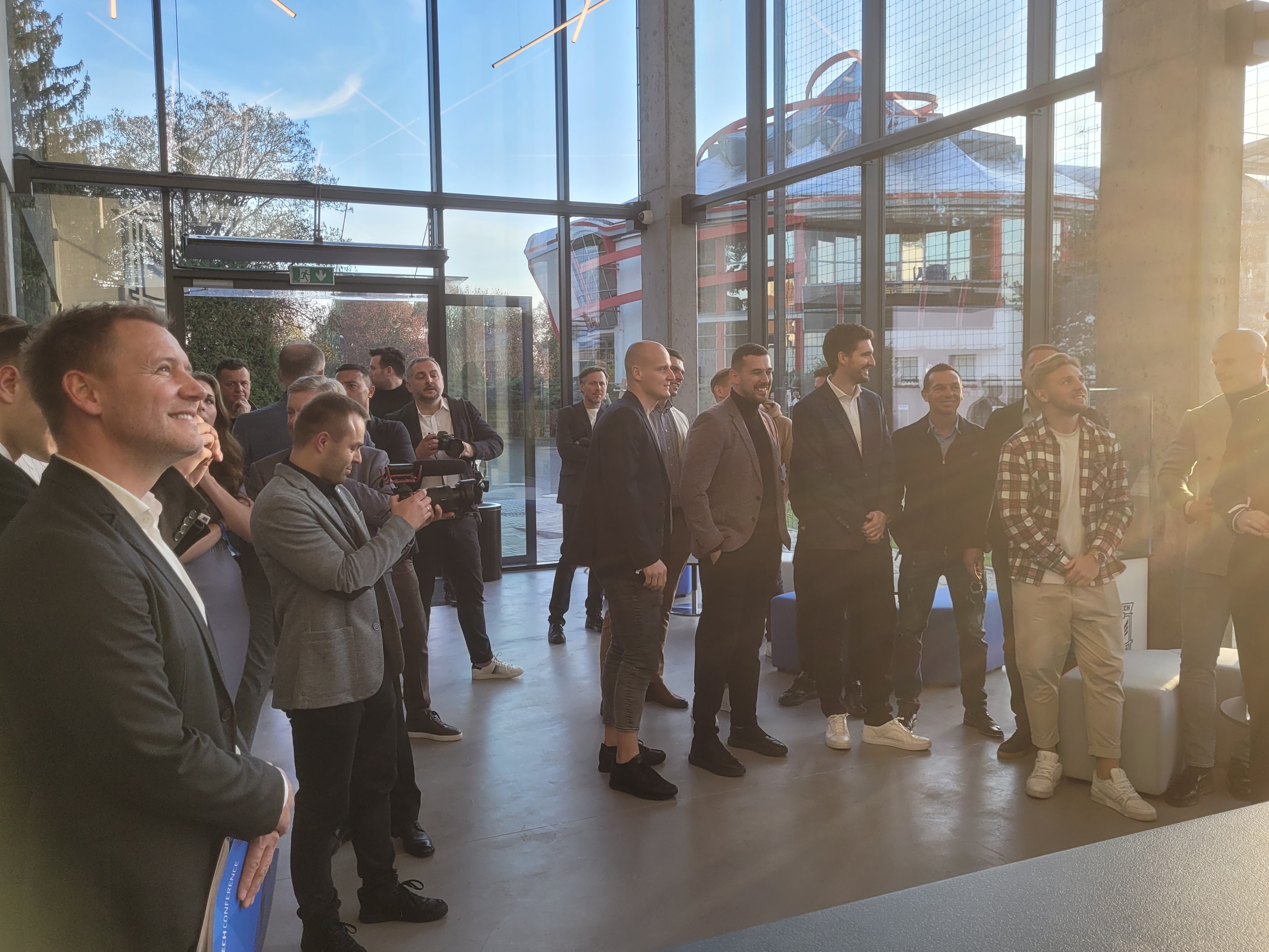 Lech Poznań wchodzi na wyższy poziom. Kulisy wtorku we Wronkach. "Sam musiałem drukować kontrakt"