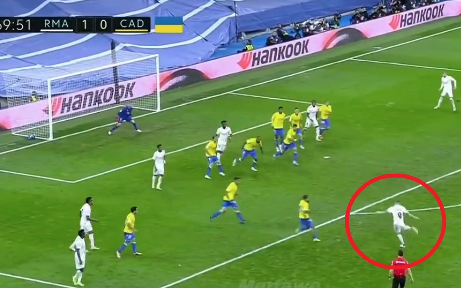 Toni Kroos odpalił rakietę! Cudowny wolej Niemca, Real Madryt nie daje uciec FC Barcelonie [WIDEO]