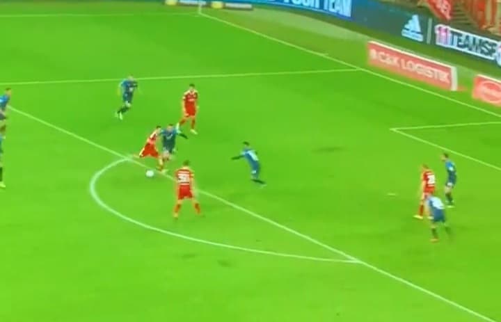 Przepiękny gol Michała Karbownika! Idealna reakcja po braku powołania na mundial [WIDEO]