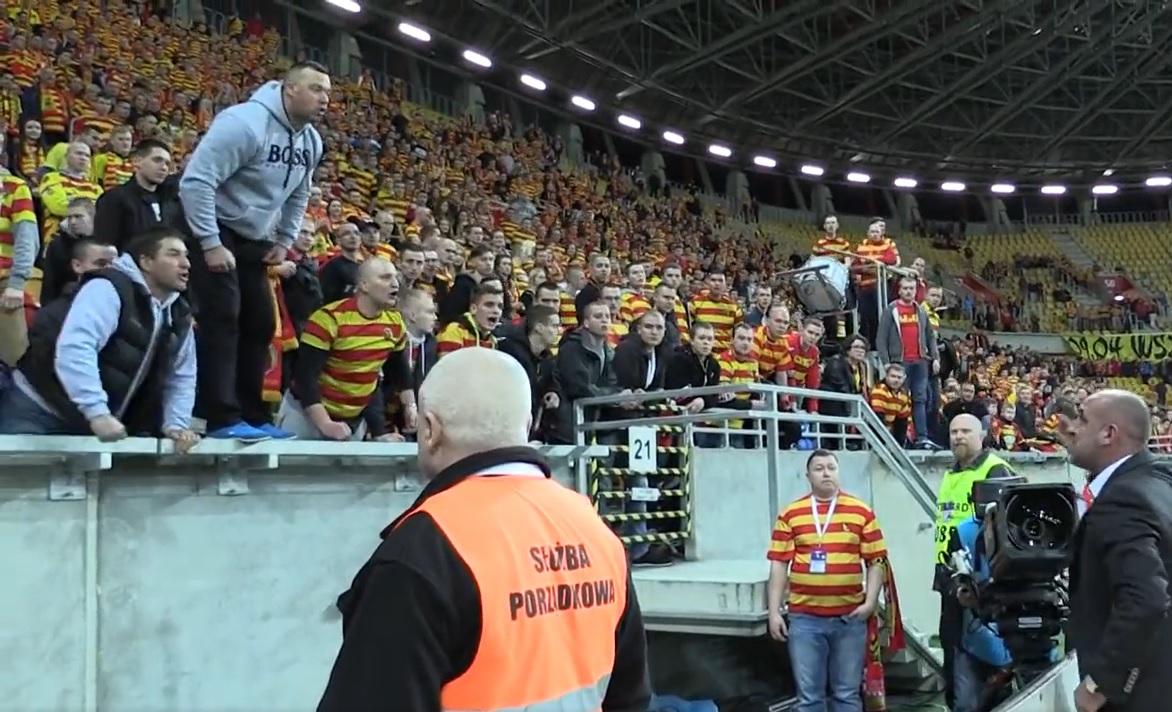 "Grucha", osławiony ochroniarz Lewandowskiego, był kibolem Jagiellonii. Tak kłócił się z Probierzem [WIDEO]