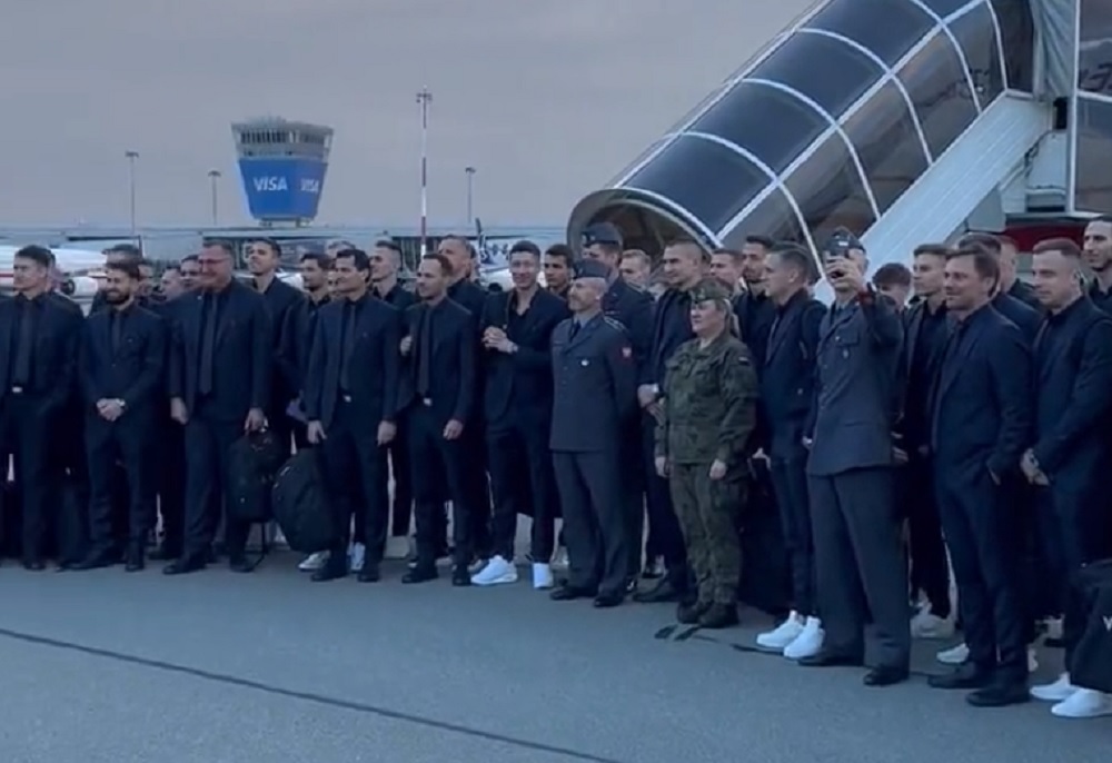 "To lecimy". Reprezentacja Polski ruszyła na mistrzostwa świata do Kataru