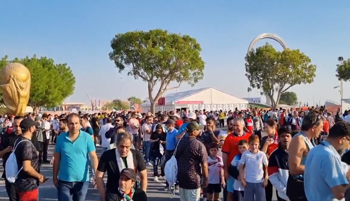 Gigantyczny chaos przed meczem Anglii z Iranem! Kibice nie mogli wejść na stadion [WIDEO]