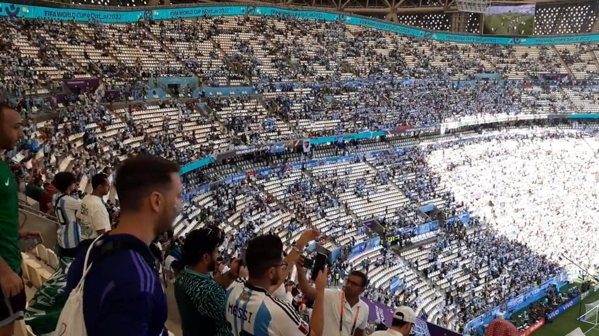 Kibice Argentyny oddali hołd Diego Maradonie. Piękne obrazki [WIDEO]