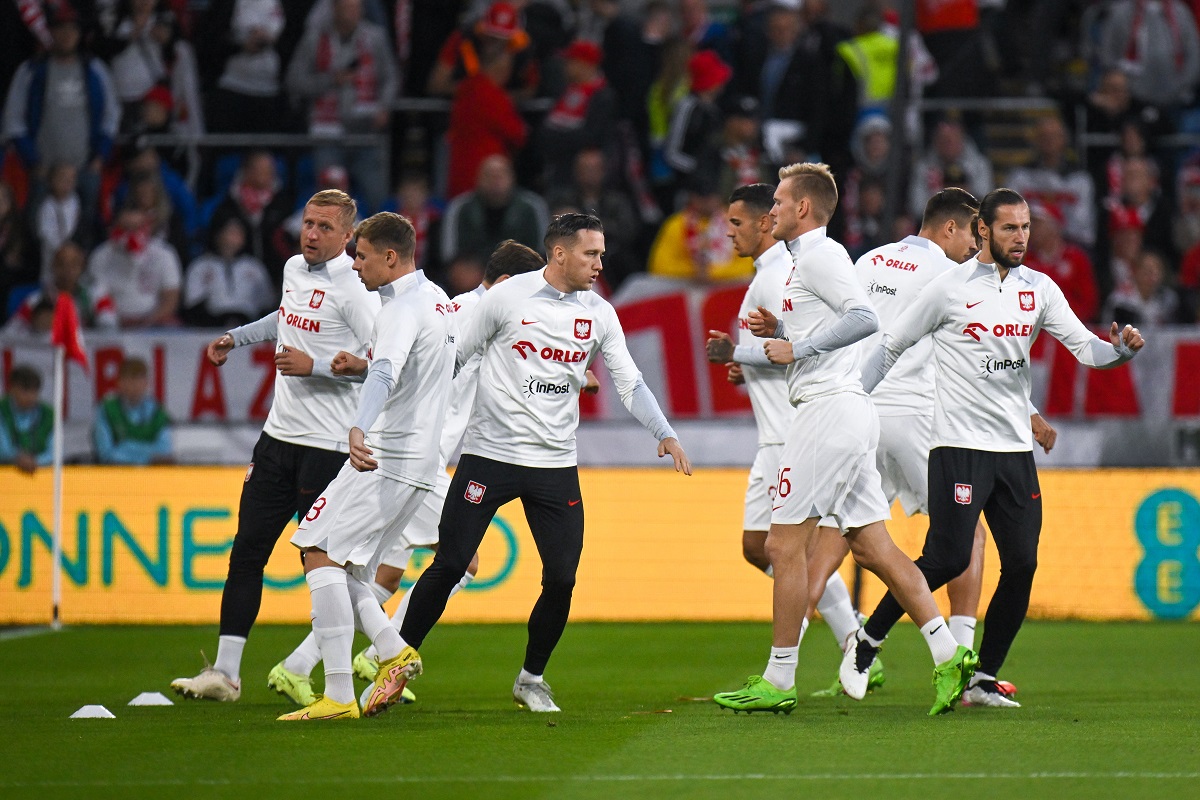 Były reprezentant uderza w ważnego piłkarza kadry. "Nie dojeżdża. Ja bym go zdjął" [NASZ WYWIAD]