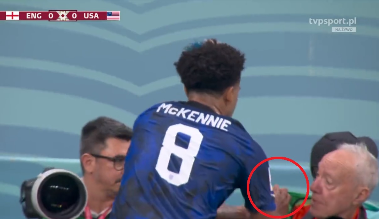 Szokujące zachowanie reprezentanta USA. Wytarł się w fotoreportera [WIDEO]