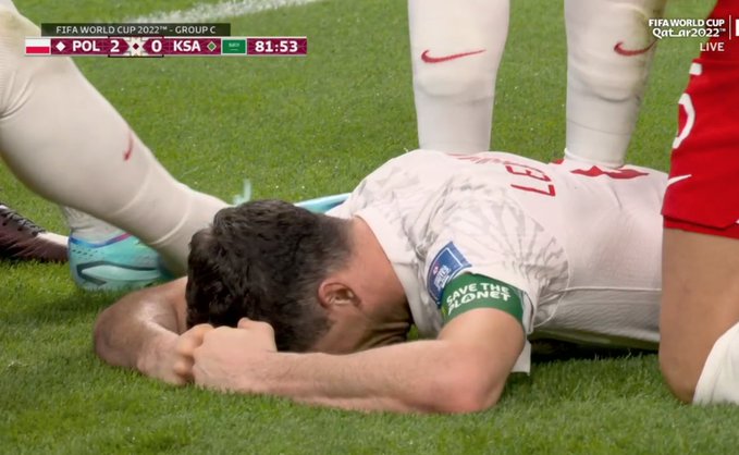 Pierwszy gol Roberta Lewandowskiego w historii występów na mundialu! Bramka i łzy kapitana [WIDEO]