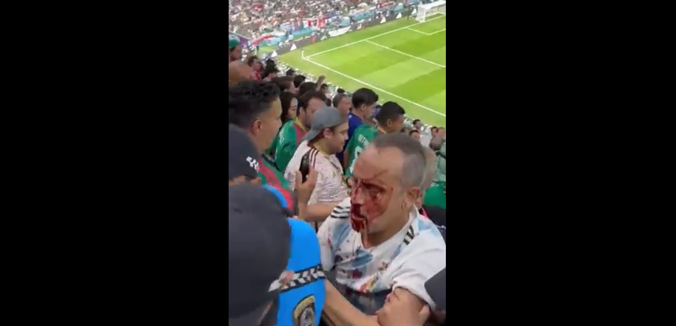 Awantura podczas meczu Argentyny z Meksykiem. Policja wyprowadziła zadymiarza [WIDEO]