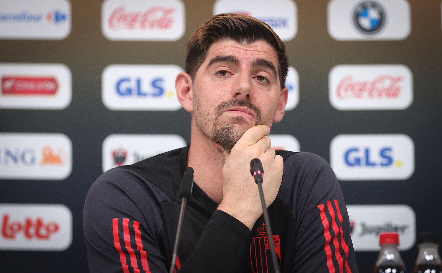 "To będzie jego ostatni dzień w reprezentacji". Courtois wysyła groźby. Coraz goręcej w kadrze Belgii