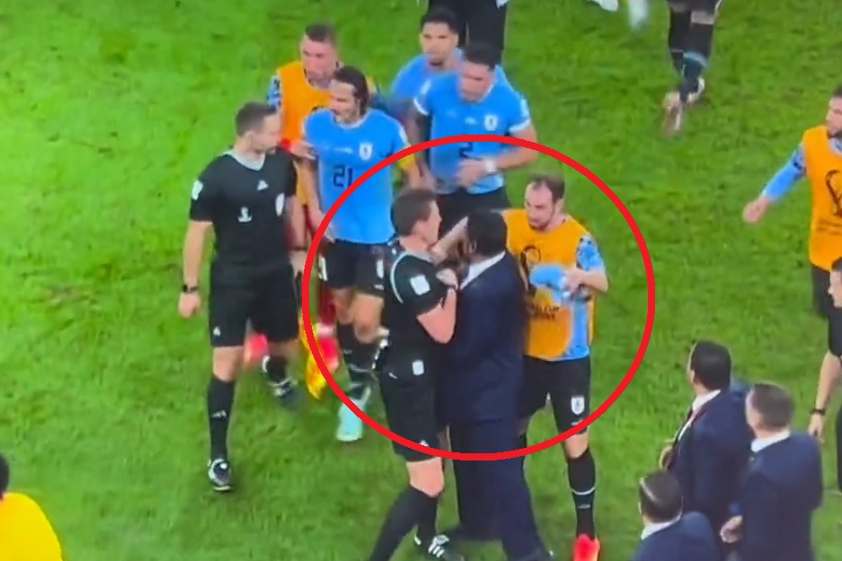 "Sędzia powinien zostać wsadzony do więzienia". Edinson Cavani wciąż nie pogodził się z mundialową porażką