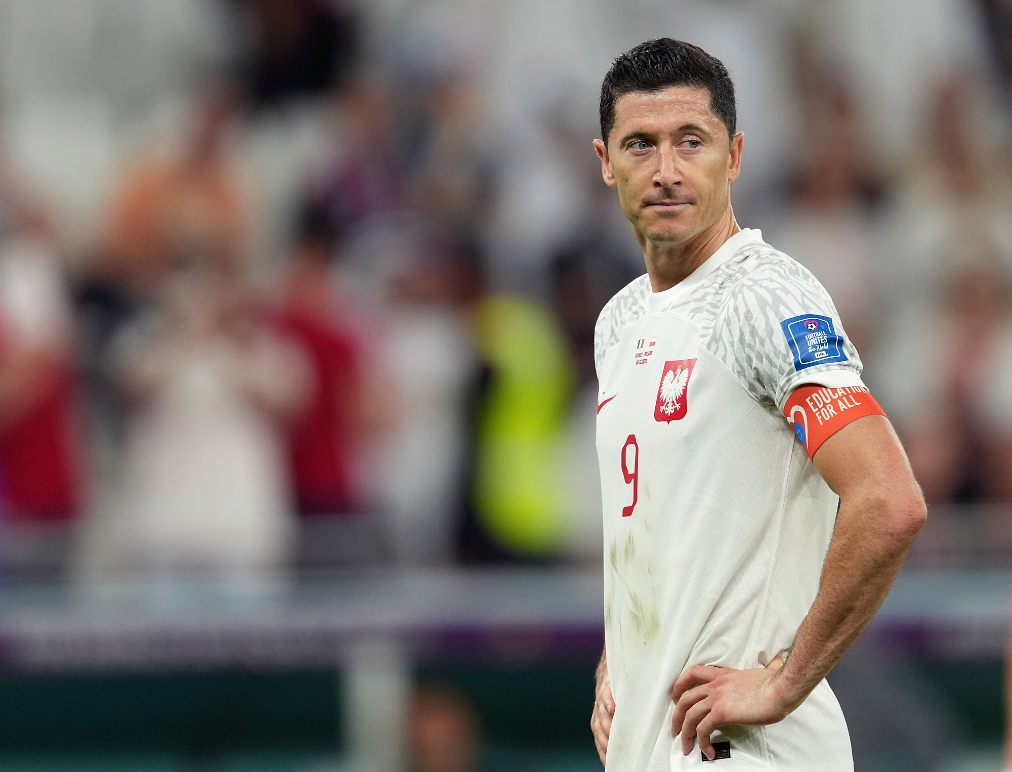 "Jesteś tylko piłkarzem. Dwa razy zmieniłeś selekcjonerów". Legendarny trener z apelem do Lewandowskiego
