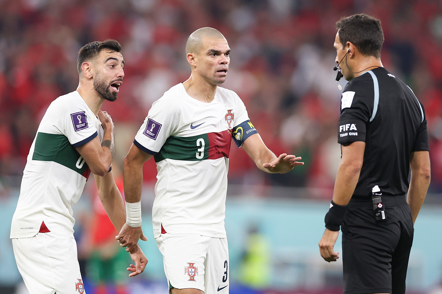 "Powiem to, co myślę. Pieprzę ich". Bruno Fernandes zaatakował sędziego meczu Portugalii