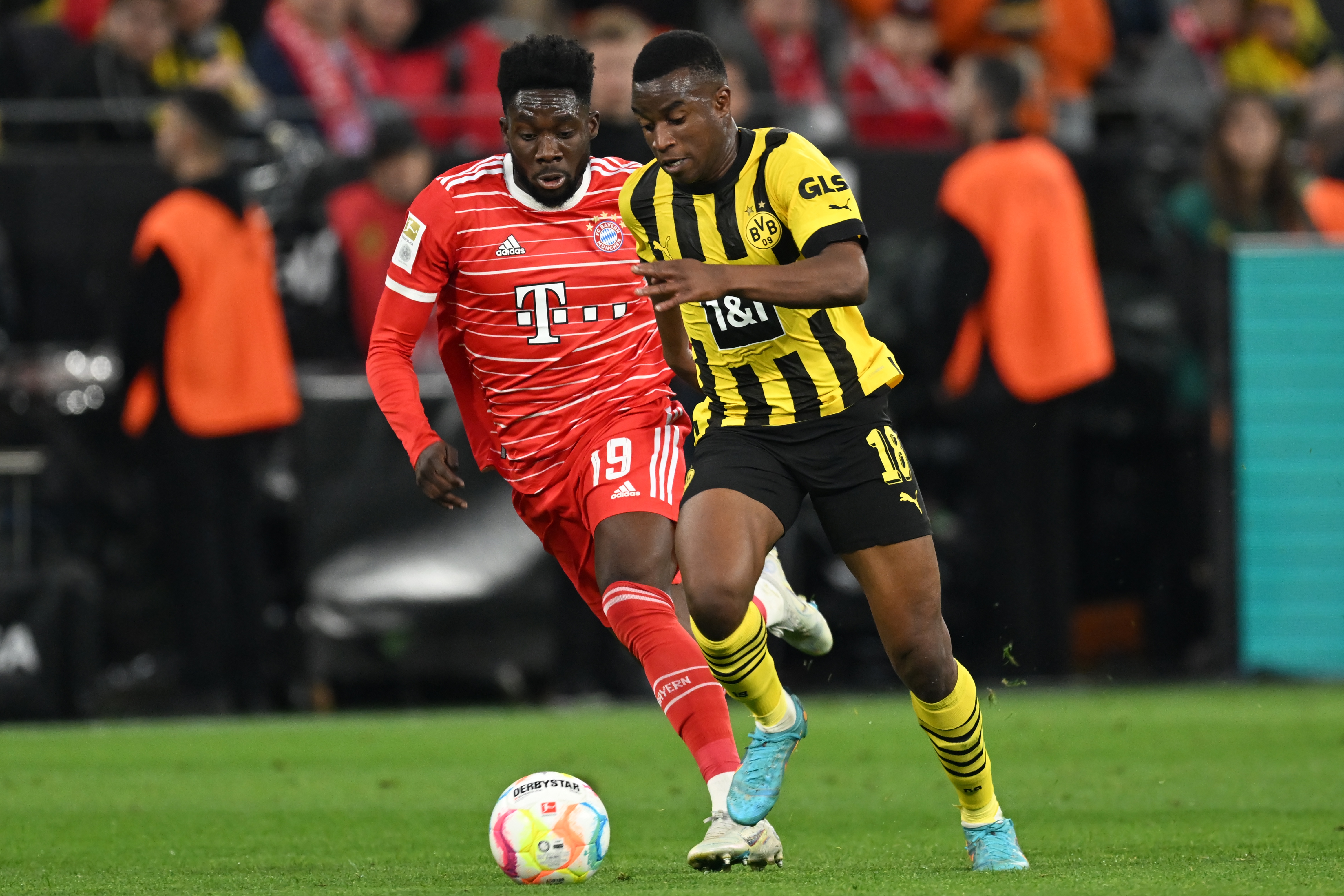 Borussia Dortmund bliska utraty Youssoufy Moukoko. Angielski klub naciska na nastoletniego napastnika