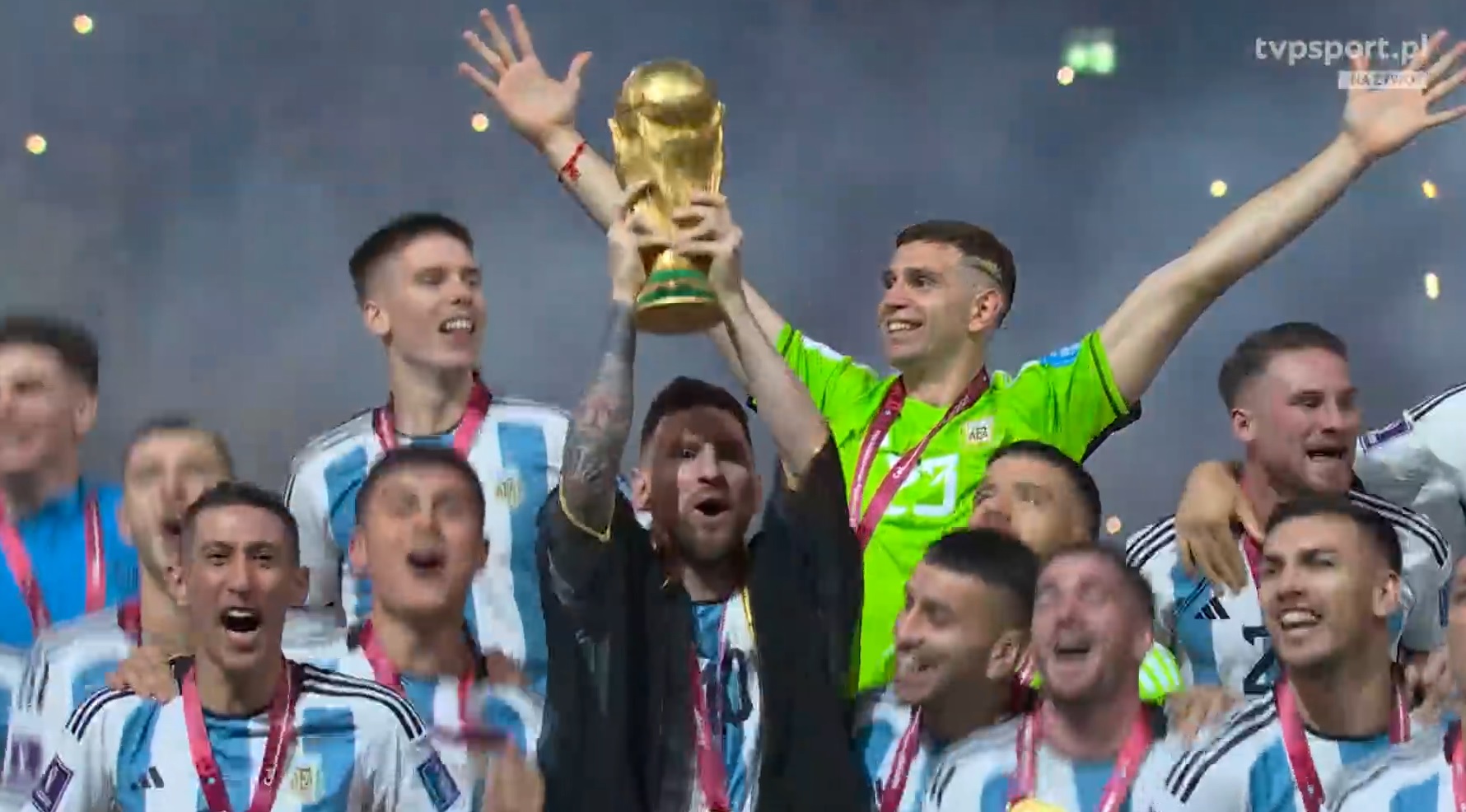 Messi i Argentyna z upragnionym trofeum. Szczególna chwila 35-latka, wreszcie podniósł Puchar Świata [WIDEO]