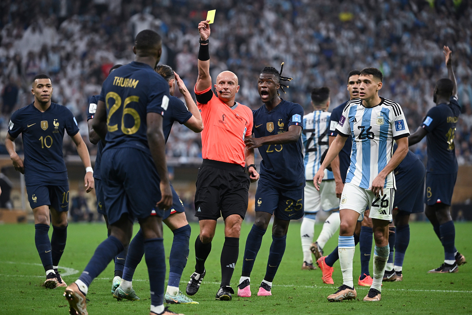 Szokująca nota dla Szymona Marciniaka. Francuzi ocenili polskiego arbitra. "Le Cabaret"