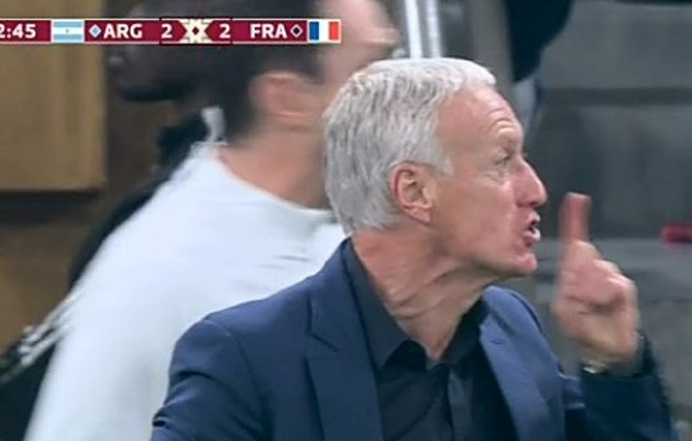 "Zamknij się!". Didier Deschamps nie wytrzymał w trakcie finału. Musieli go uspokajać asystenci