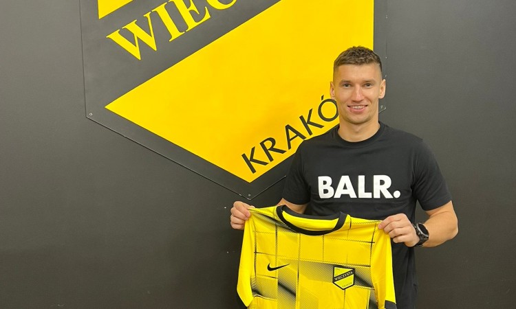 Wieczysta Kraków z kolejnym ciekawym wzmocnieniem. Ściągnęła piłkarza z Ekstraklasy