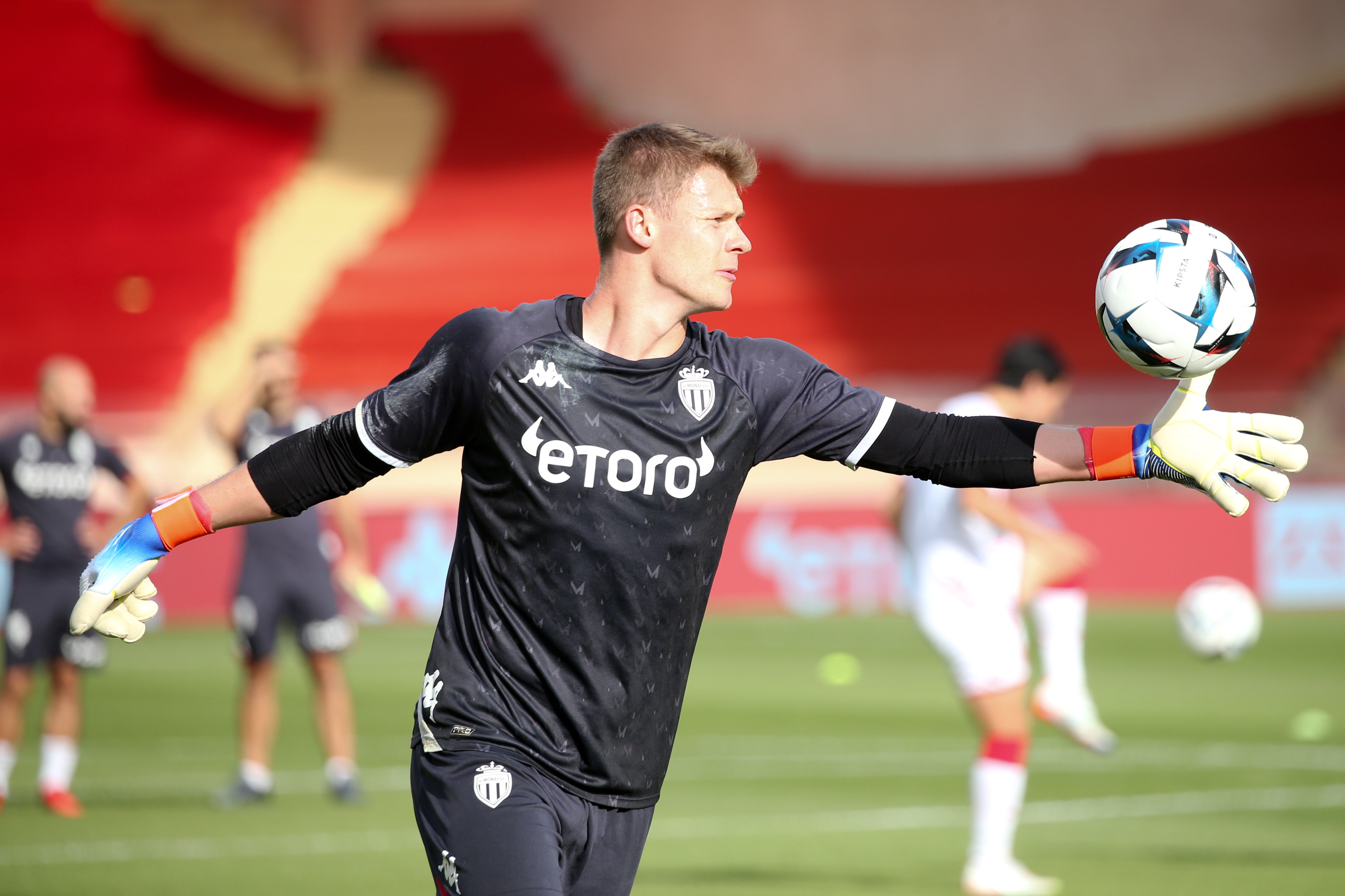 Bayern wyznaczył cenę za Nuebela. Klub Bundesligi zgłasza się po bramkarza