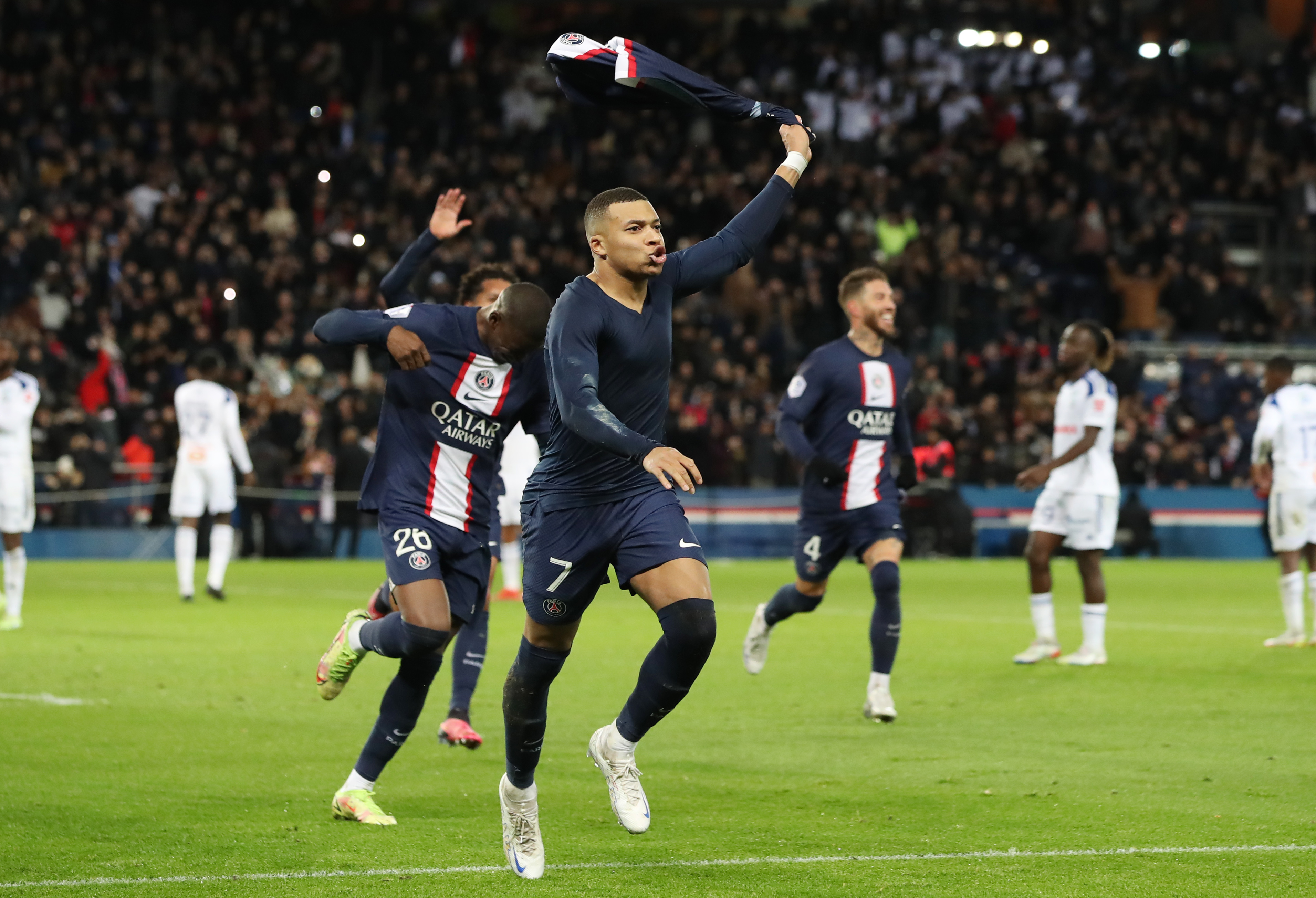 "Nie lekceważmy legendy w ten sposób". Mbappe stanął w obronie Zidane'a, zdecydowana reakcja piłkarza PSG