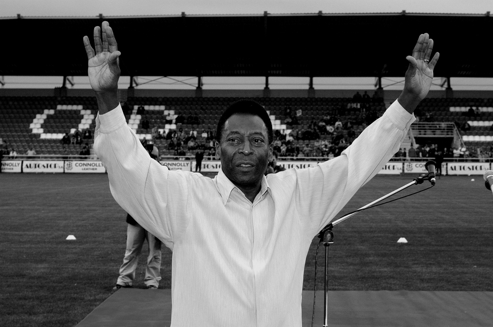 Pele był wielki nie tylko na boisku. Raz nawet wstrzymał wojnę domową. "Do końca wierzył w lepszy świat"