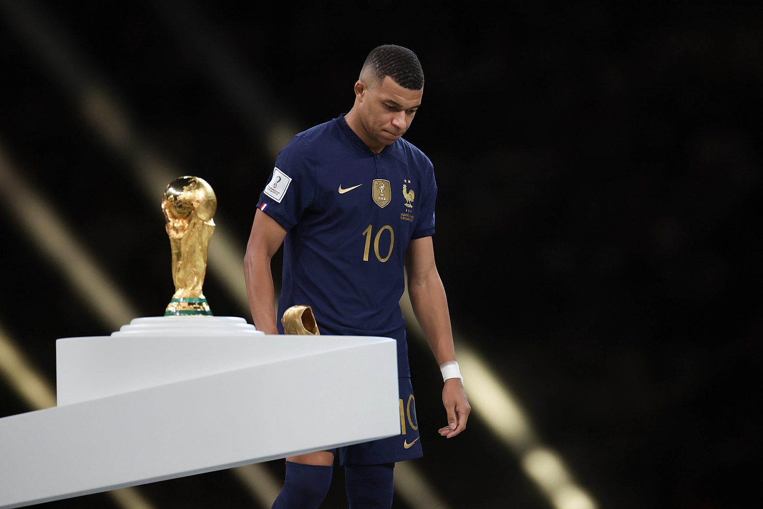 "Nigdy się z tym nie pogodzę". Mbappe skomentował porażkę w finale MŚ. Zareagował na sukces Messiego