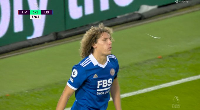 Dwa samobóje jednego piłkarza! Szalone sceny w meczu Liverpoolu z Leicester [WIDEO]