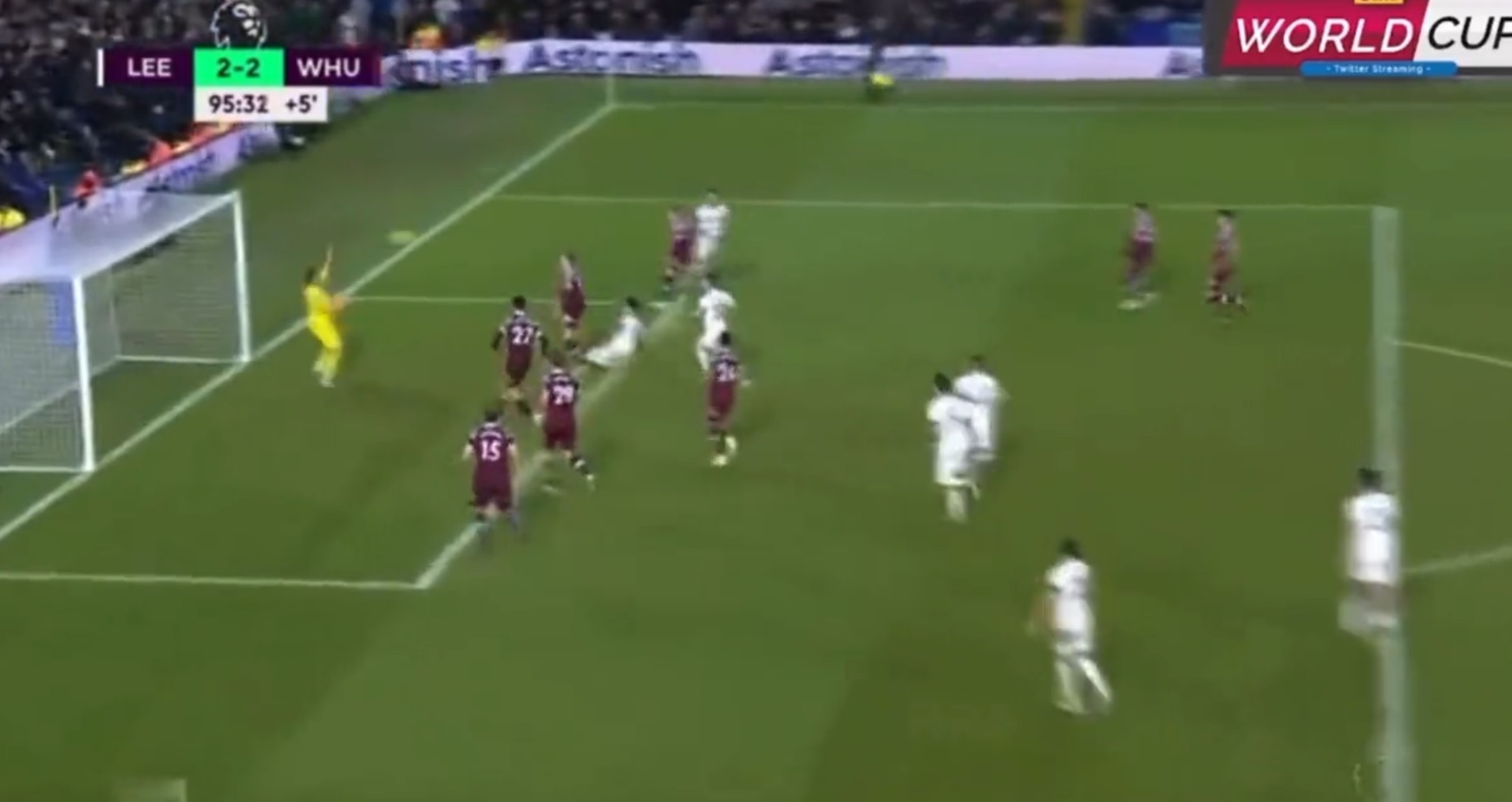 Łukasz Fabiański uratował West Ham przed porażką! Kapitalna obrona Polaka, cztery gole w meczu z Leeds [WIDEO]