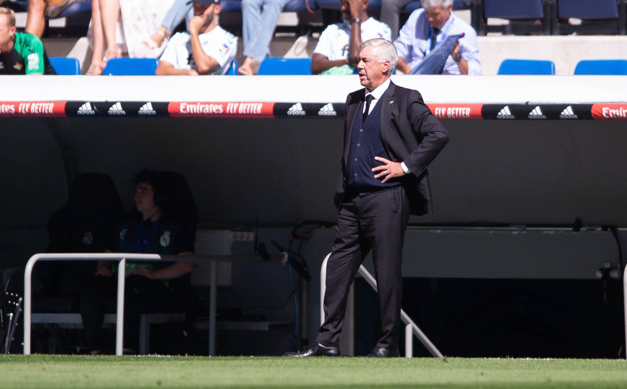 "Jest wielkim pomocnikiem". Carlo Ancelotti pochwalił piłkarza łączonego z Realem Madryt
