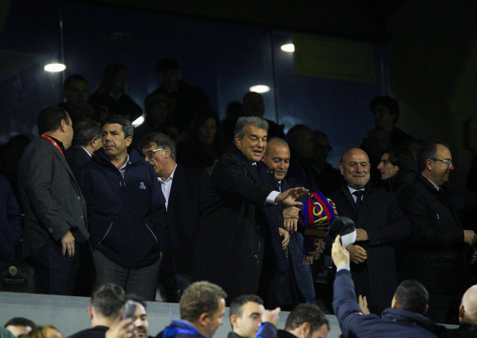 Wielki podział w Barcelonie. Joan Laporta chce dokonać transferu, Xavi nie jest przekonany