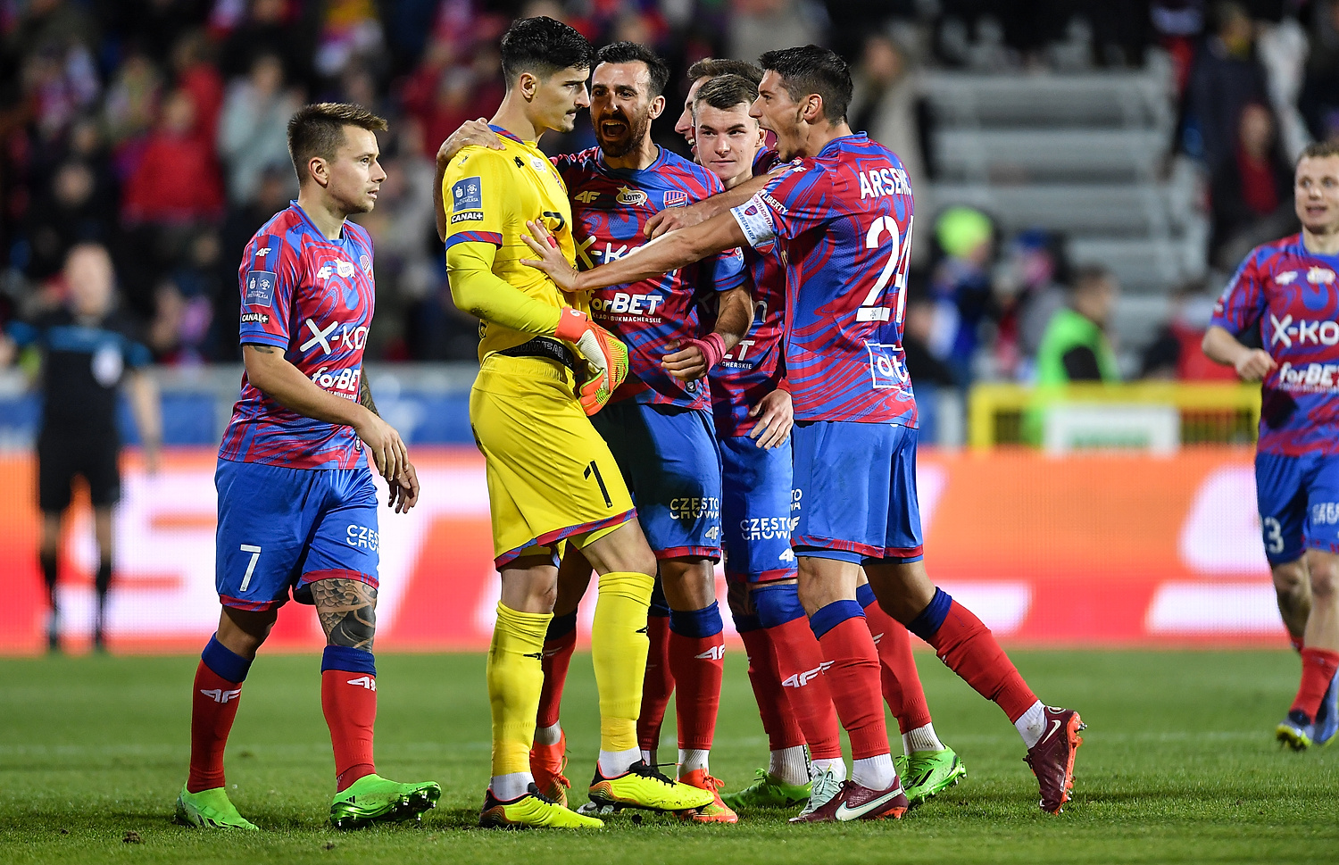 Media: Lider Rakowa na celowniku klubu z Ligue 1. Szybka decyzja "Medalików"