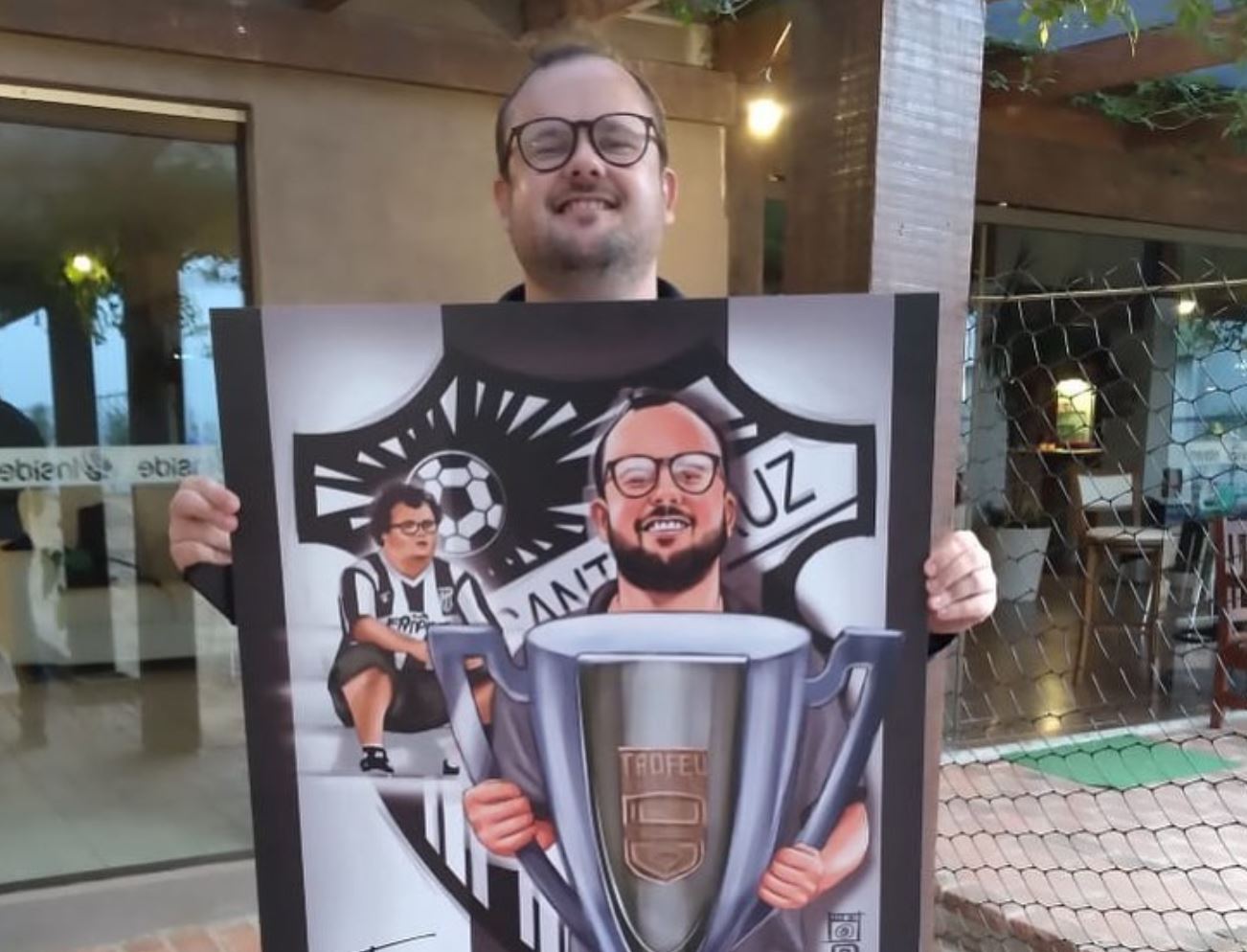 Był internetowym kibicem-memem, został prezydentem ukochanego klubu. Już przeszedł do historii. "Jak z filmu"