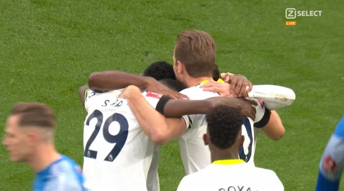 Piękny gol Harry'ego Kane'a. Tottenham gra dalej w FA Cup [WIDEO]