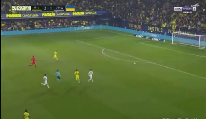 Kompromitacja piłkarza Villarrealu. Miał przed sobą pustą bramkę i nie trafił [WIDEO]