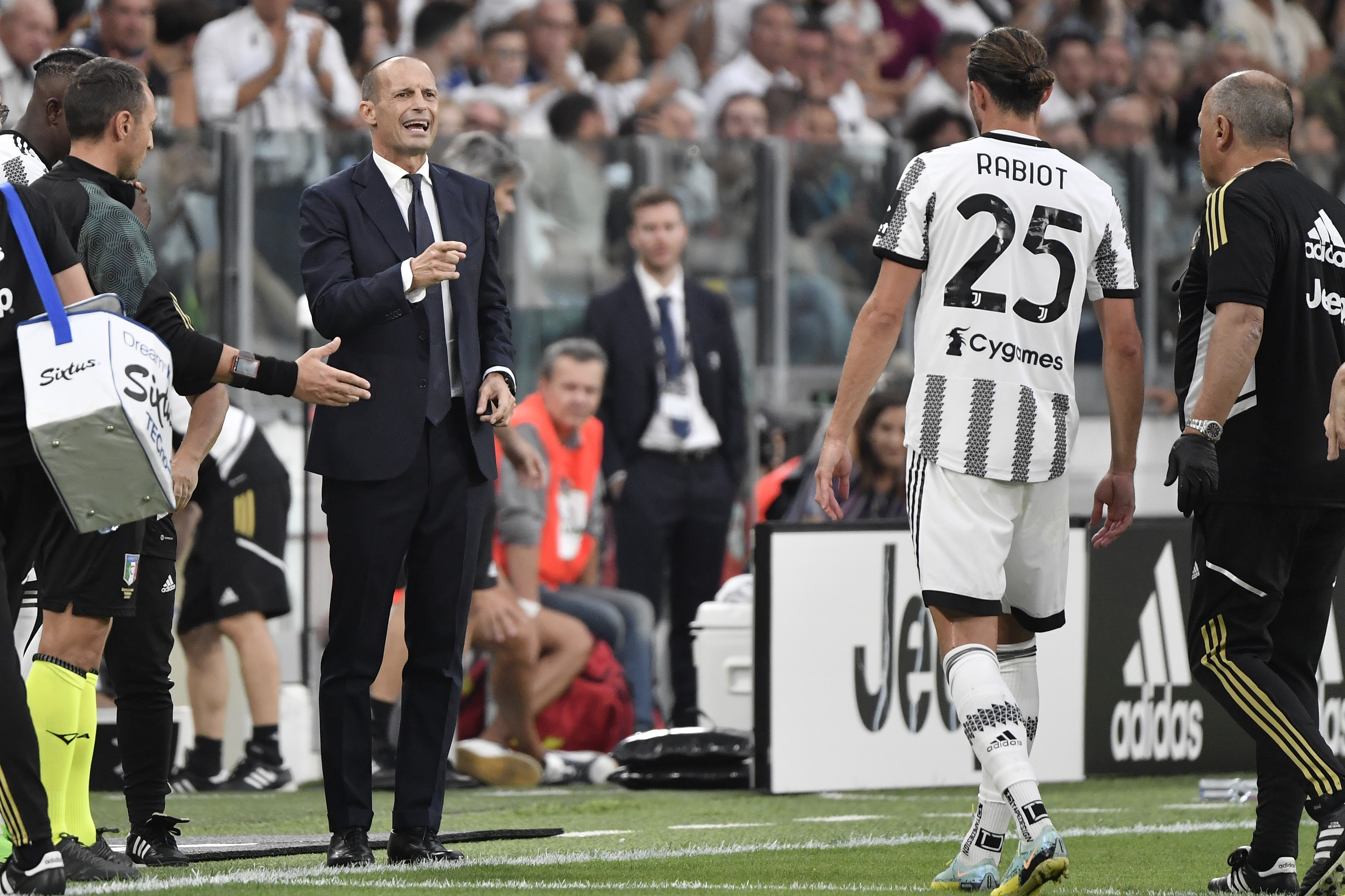 Co najmniej pięciu piłkarzy na wylocie z Juventusu. "Stara Dama" szykuje letnią rewolucję