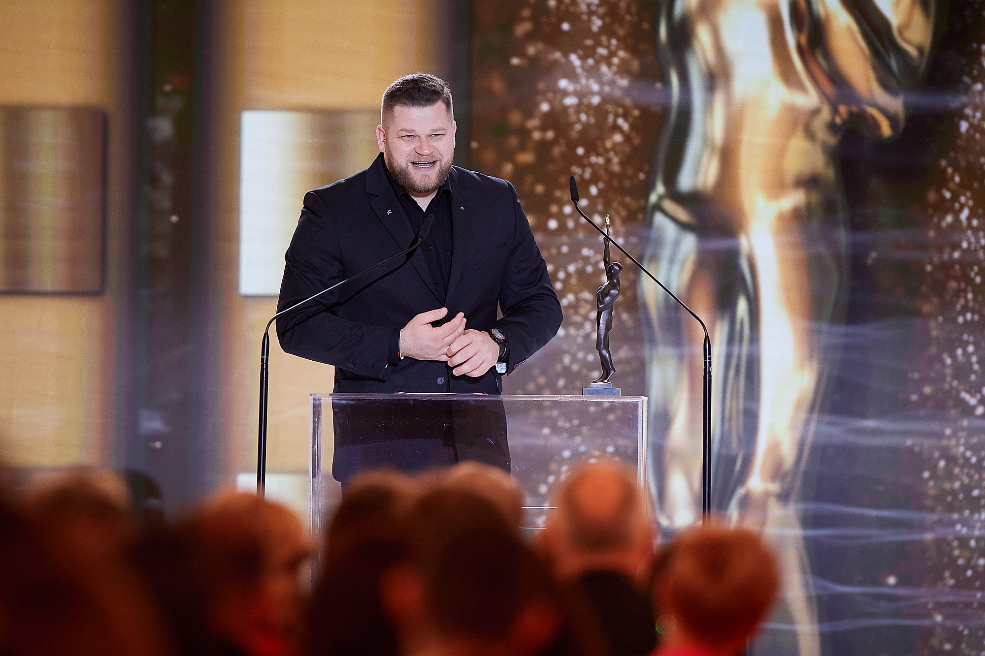 "Oczekujemy, że zdobył coś dla Polski, a nie dla klubu z Niemiec czy Hiszpanii". Fajdek wbił szpilkę "Lewemu"