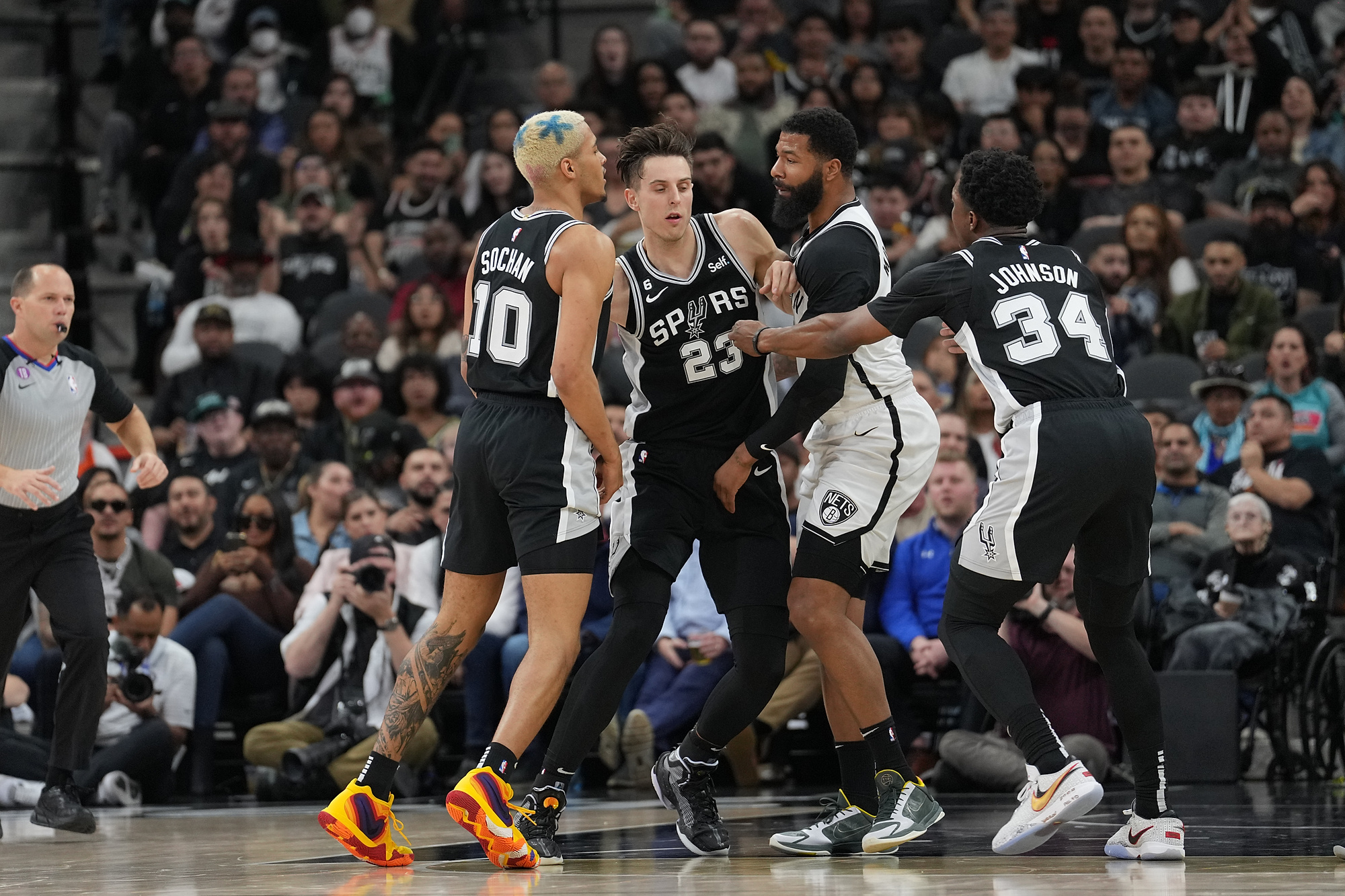 Sochan błyszczał na parkiecie, a na koniec poszarpał się z rywalem. Show Polaka w NBA [WIDEO]