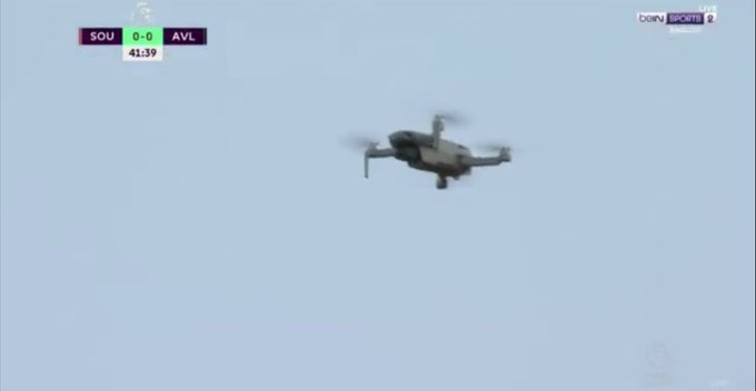 Mecz Premier League został przerwany. Wszystko przez latającego drona [WIDEO]