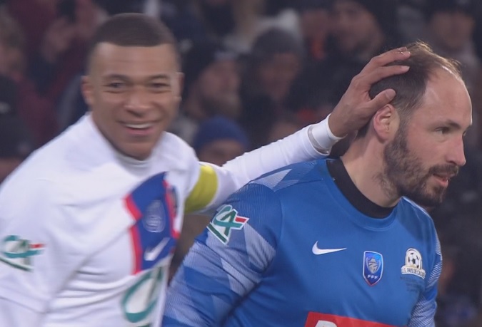 Mbappe bawił się na całego, strzelił pięć goli! PSG sprało amatorów w pucharze [WIDEO]