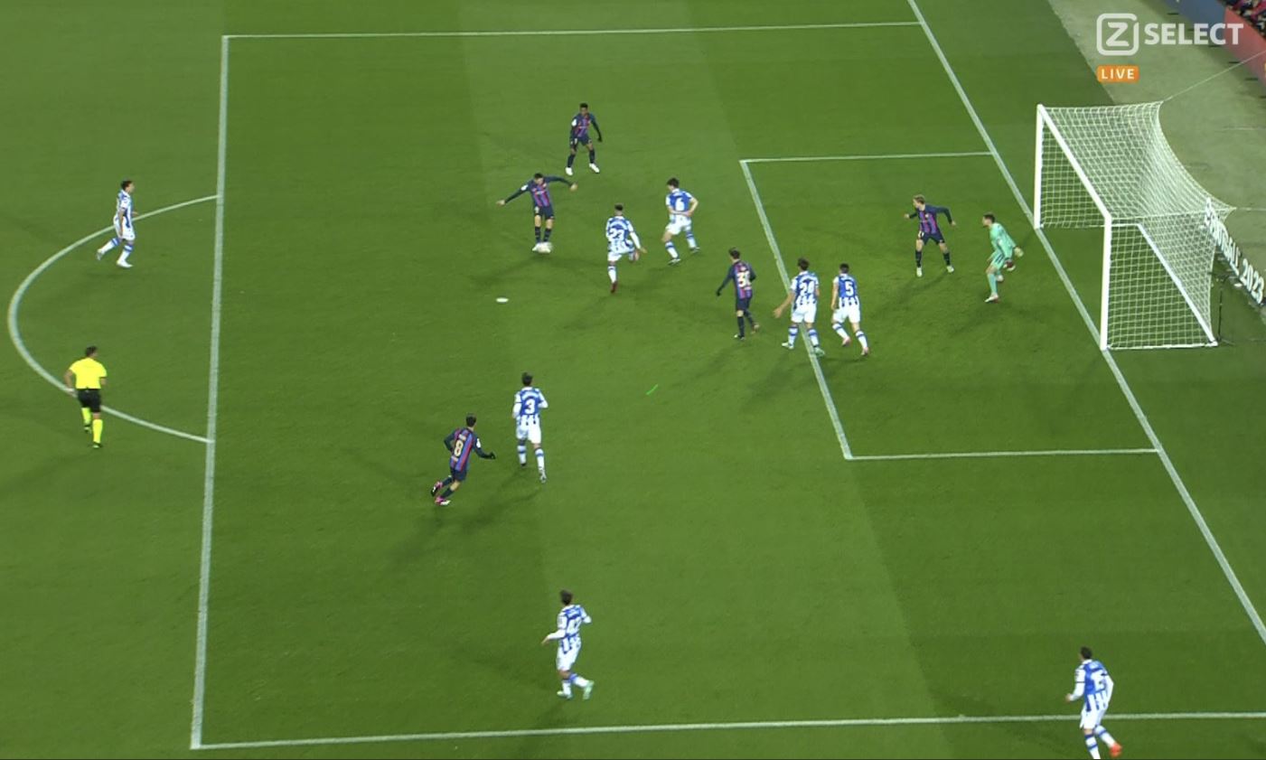 Frenkie de Jong zabrał gola Robertowi Lewandowskiemu. Gdyby nie Holender, Polak trafiłby do siatki [WIDEO]