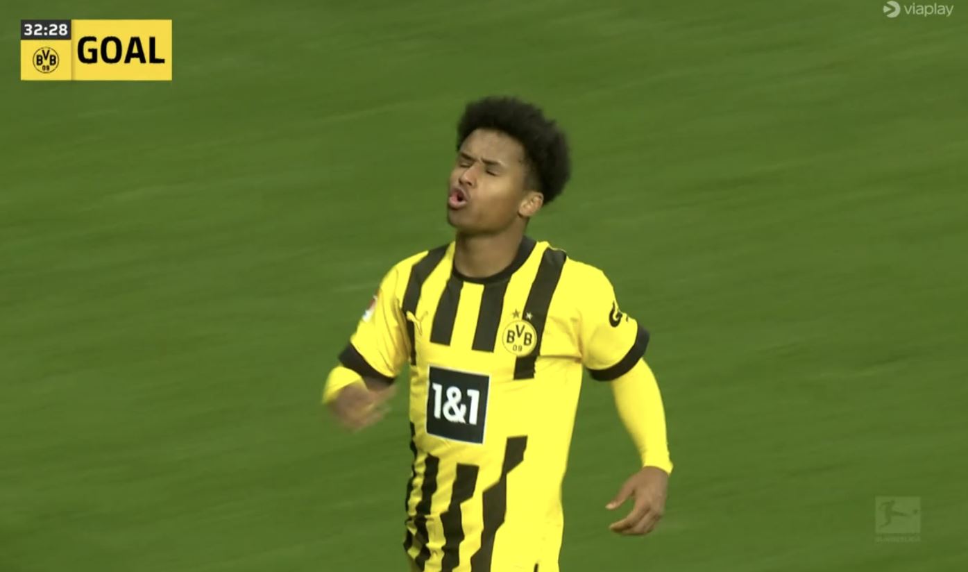 Borussia wygrała ważny mecz i goni Bayern. Reprezentant Niemiec wreszcie przełamał się w Bundeslidze [WIDEO]