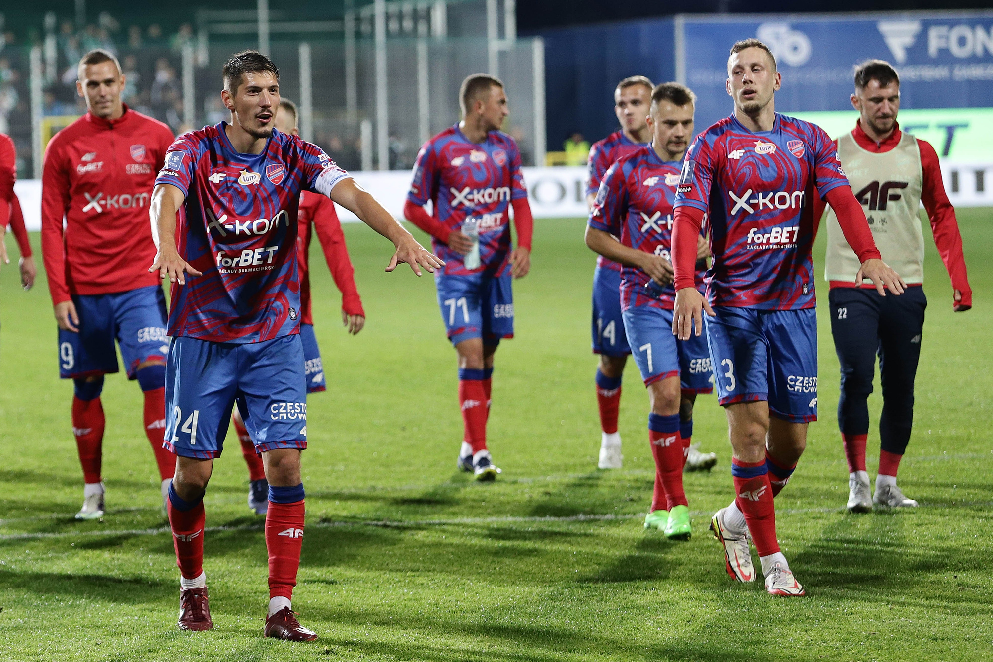 Raków Częstochowa - Widzew Łódź gdzie oglądać? Stream na żywo z PKO BP Ekstraklasy [TRANSMISJA ONLINE I W TV]