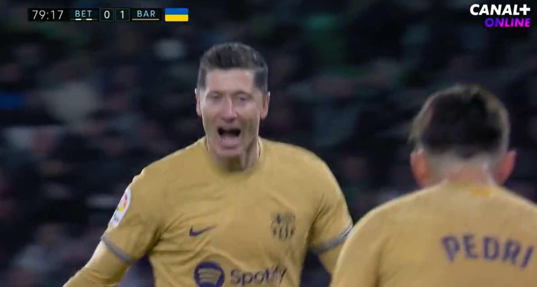 Udany powrót Roberta Lewandowskiego, gol Polaka z Betisem! FC Barcelona ucieka rywalom w La Liga [WIDEO]