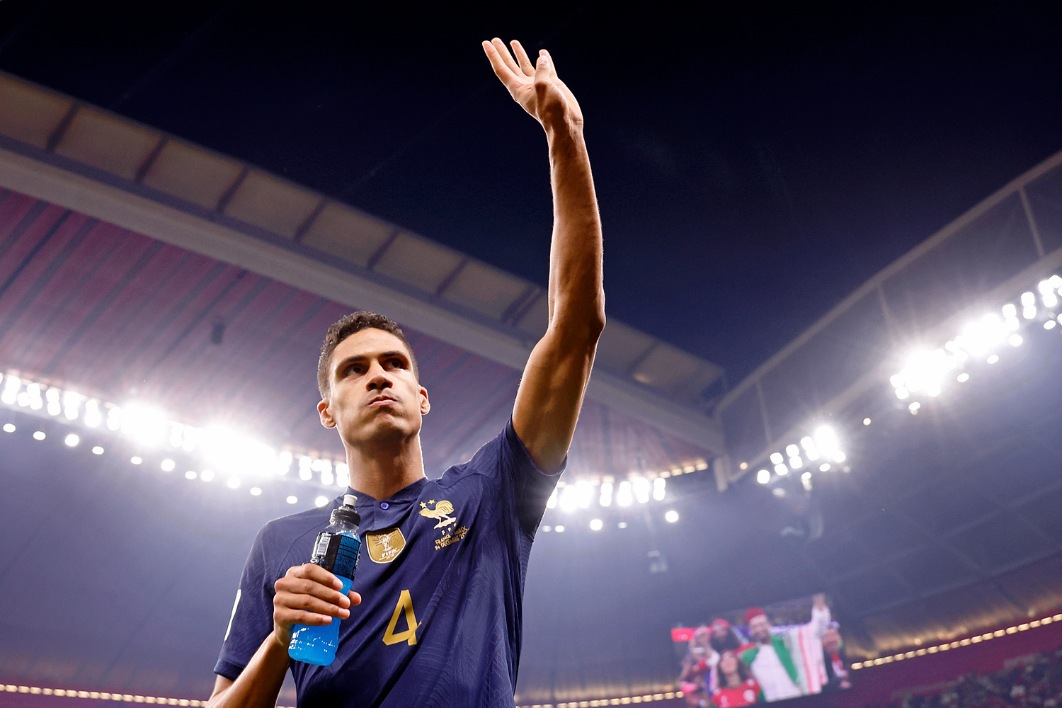 "To był jeden z największych zaszczytów w moim życiu". Raphael Varane żegna się z reprezentacją Francji!
