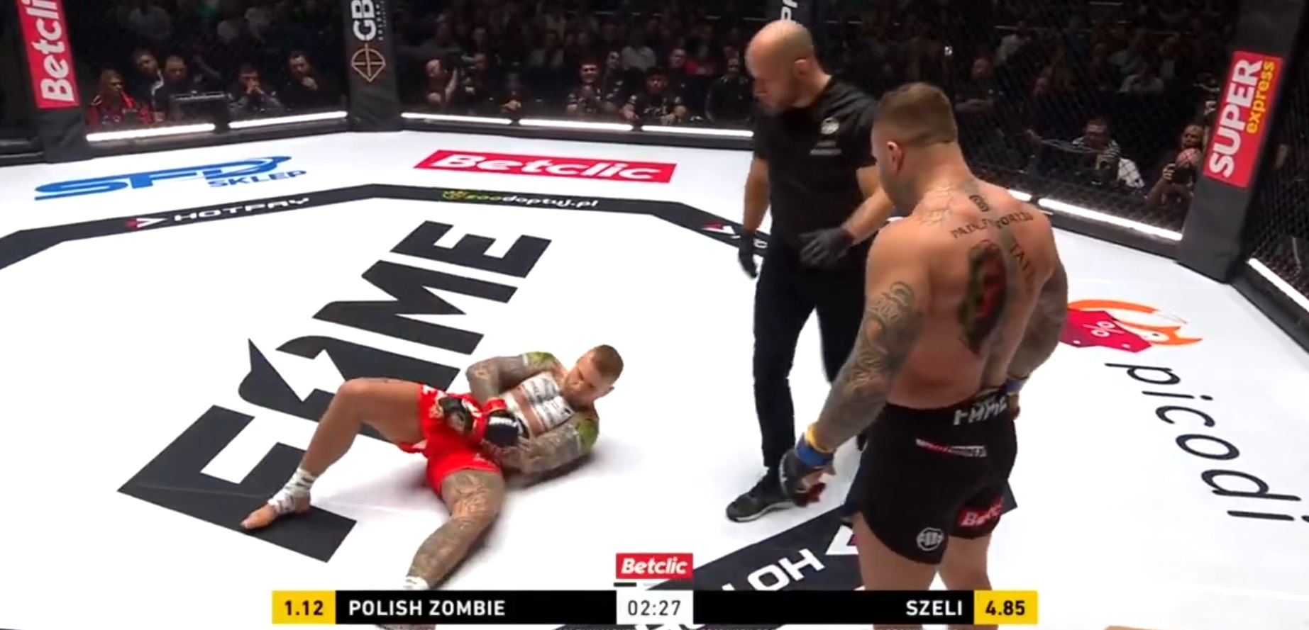Koszmarna kontuzja na Fame MMA 17! Marcin Wrzosek złamał rękę w trakcie walki [WIDEO]