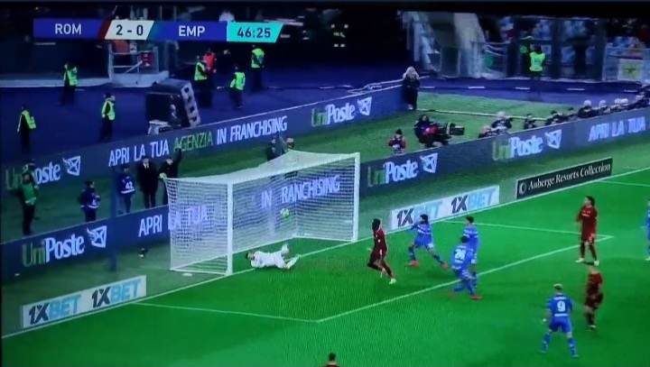 Spektakularna interwencja bramkarza w Serie A! Obronił trzy strzały w jednej akcji [WIDEO]