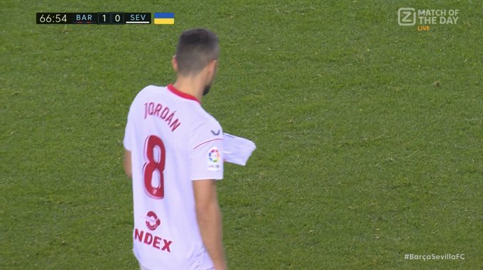 Niecodzienne sceny na Camp Nou. Piłkarz dostał "wypracowanie" od trenera [ZDJĘCIA]