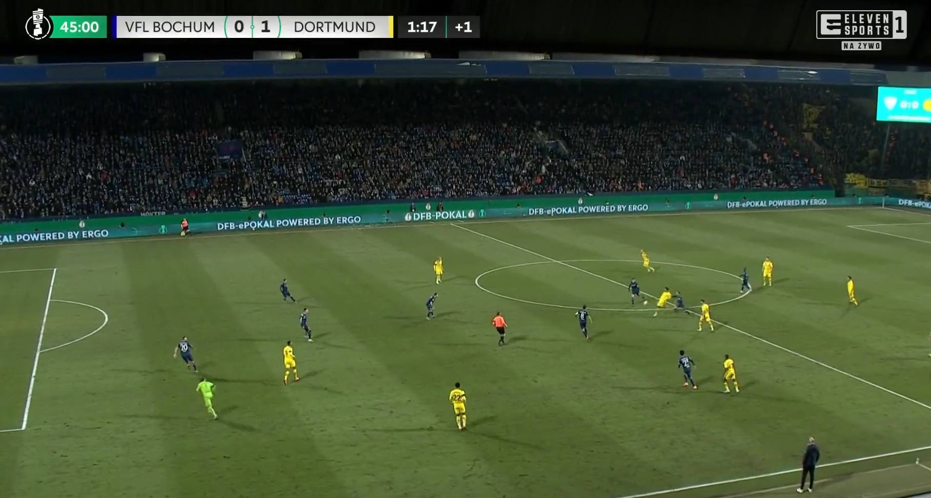 Kuriozalny gol w Pucharze Niemiec! Bramka z połowy boiska i wyjątkowa dedykacja piłkarza Borussii [WIDEO]