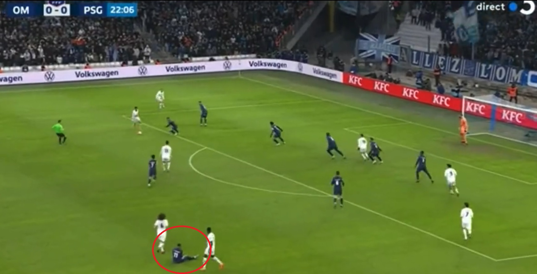 Kuriozalna symulka Neymara w meczu PSG. Gdy zespół ruszył z kontrą, błyskawicznie "wyzdrowiał" [WIDEO]